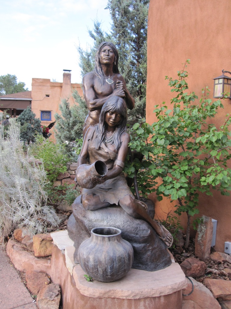 Sculpture of two Native-Americans in Santa Fe